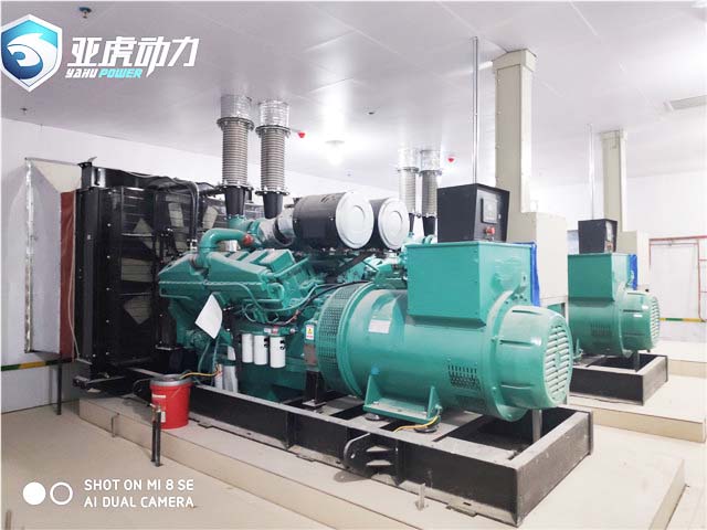 2臺800KW重慶康明斯柴油發(fā)電機(jī)組勁拓科技中心